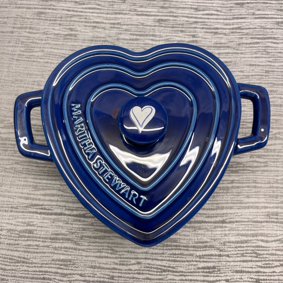 Martha Stewart Navy Heart Casserole Dish - Picture 3 of 6